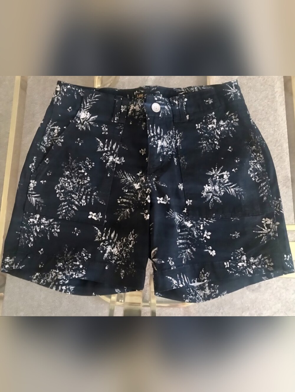 Lee Black And Cream Floral Print Flat Front Shorts NWOT